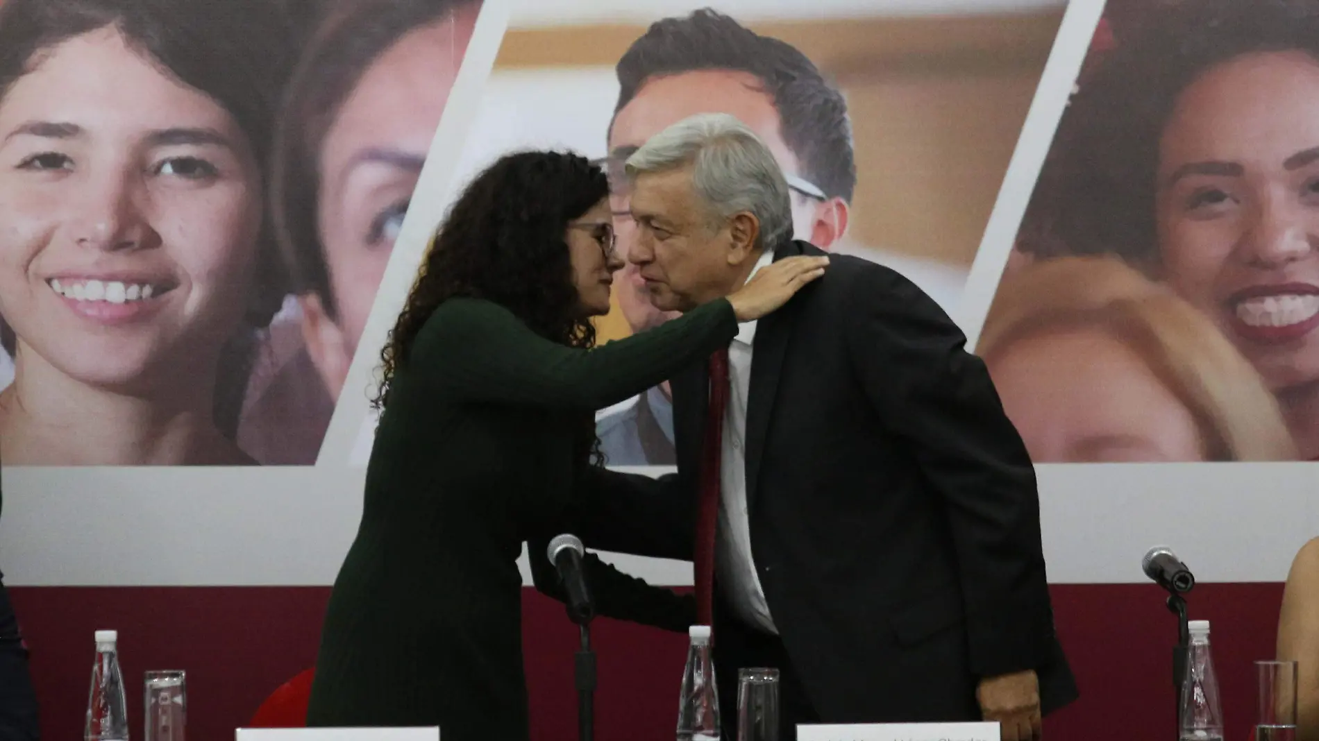 AMLO Luisa María Alcaide